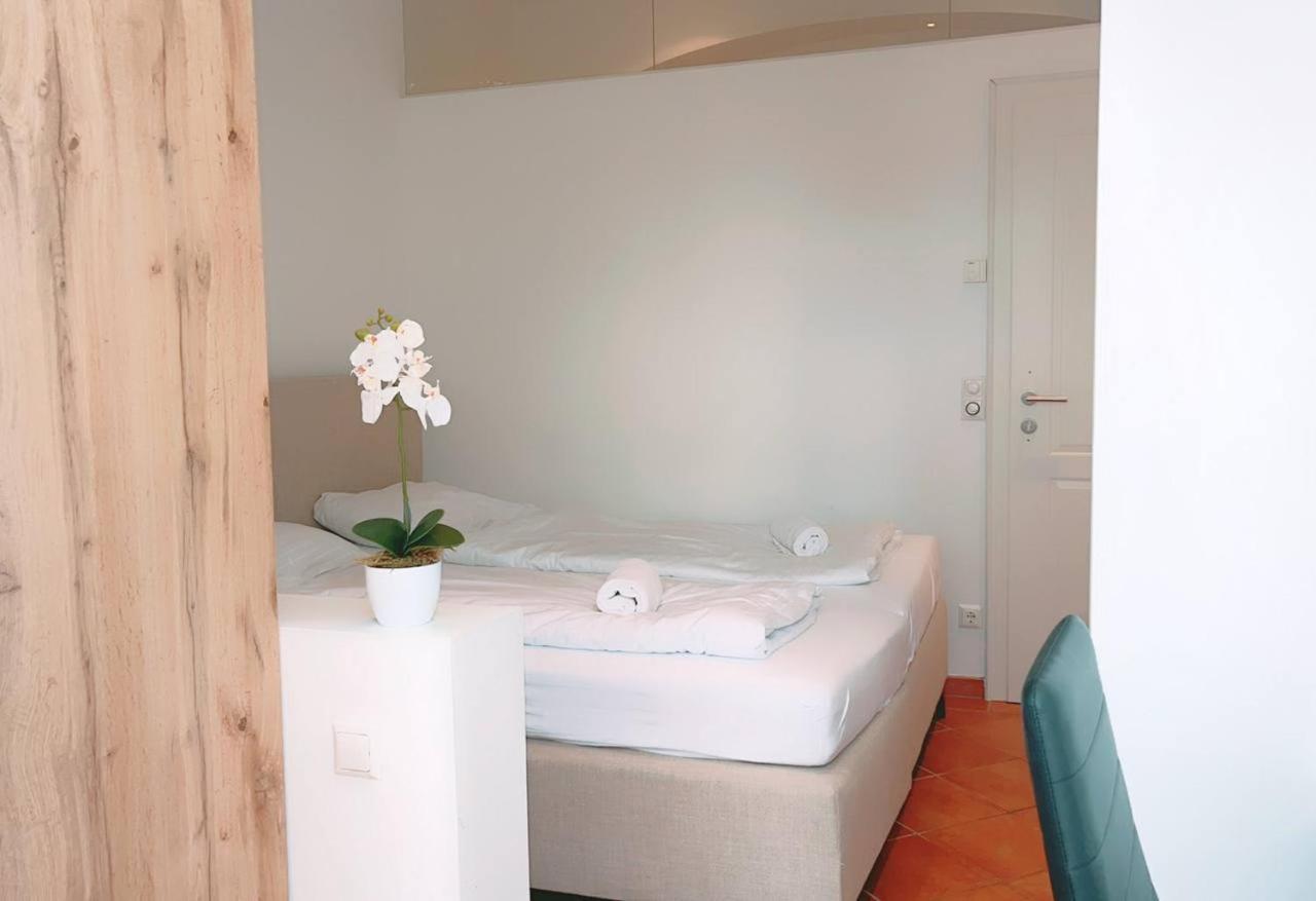 Deluxe Rooms In Keplerplatz Vienna Exterior photo